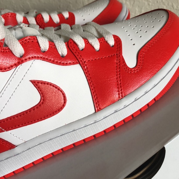 ❤️🤍NIKE AIR JORDAN 1 MID SNEAKERS🤍❤️ - Picture 6 of 7